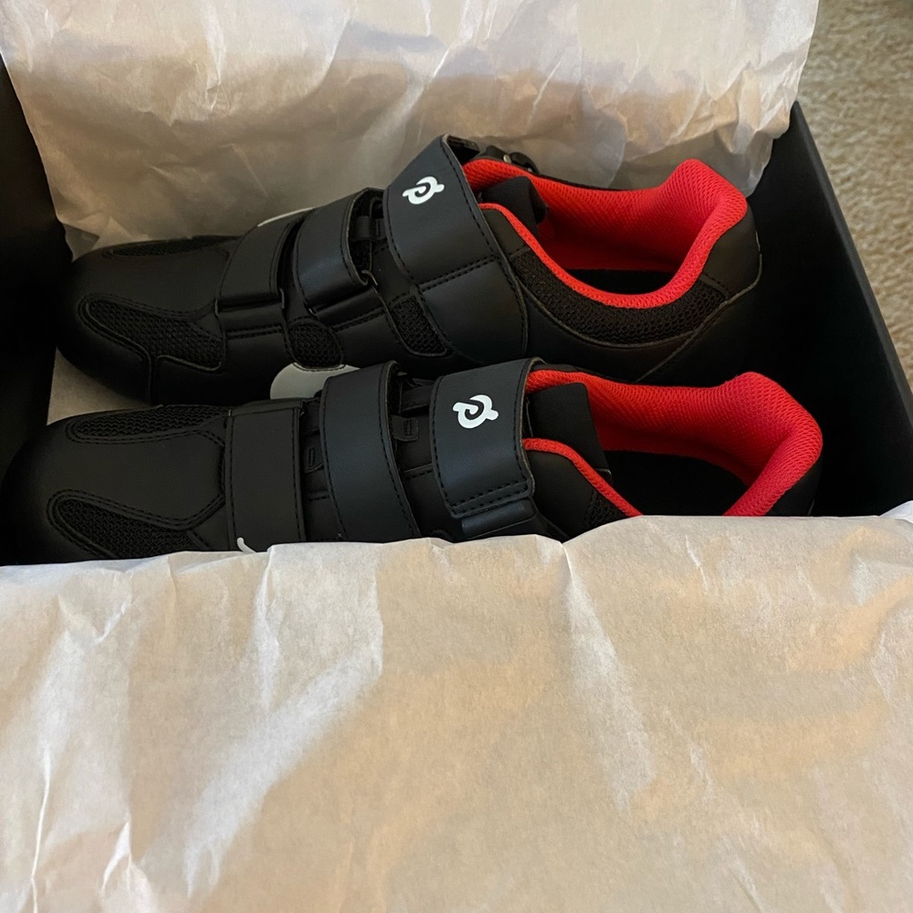 Brand new cycling shoes by Peloton in size 43 with clips